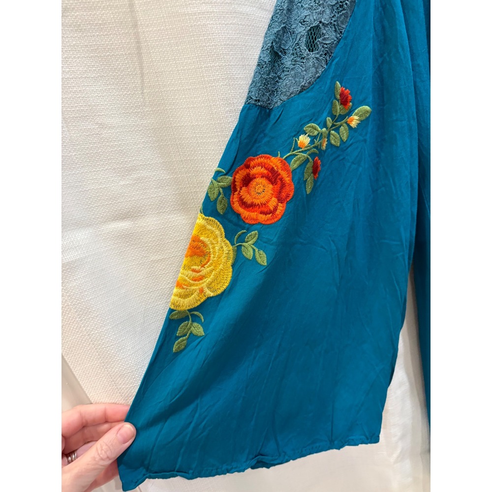 Southern Stitch Teal Floral Embroidered Lace Shoulder V-Neck Tunic Top Large - Picture 2 of 8